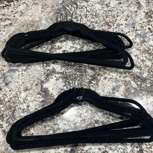 20 black velvet hangers